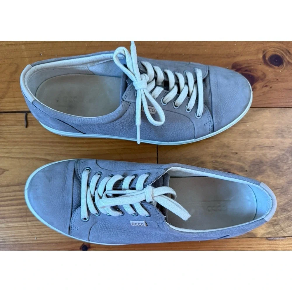 Ecco lace up